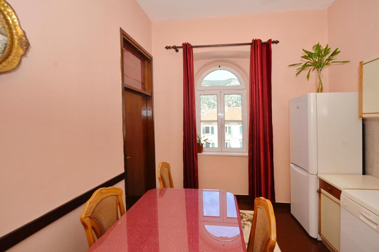 City View Apartment Kotor Luaran gambar